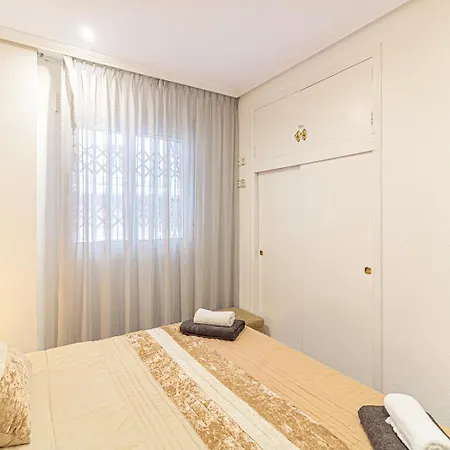 Golden Lily Granfield A129 Apartman *